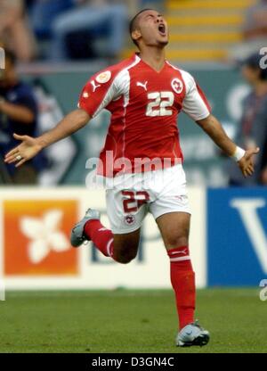 (dpa) - 18-year-old Swiss forward Johann Vonlanthen cheers and scoring the 1-1 equalizer during the Soccer Euro 2004 game opposing Switzerland and France in Coimbra, Portugal, 21 June 2004. Vonlanthen replaces England's Wayne Rooney for holding the record for being the youngst player to play in an European soccer championship. France won 3-1 (1-1) against Switzerland who dropped ou Stock Photo