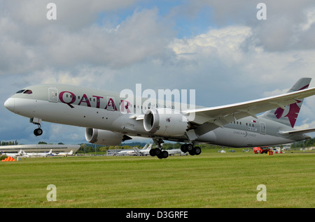 Boeing 787 Dreamliner jet airliner plane N10187 in Qatar Airways colours landing at Farnborough. Test flying production airframe Stock Photo