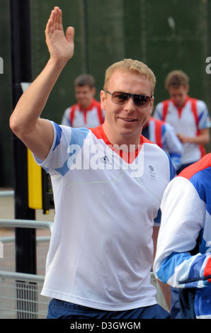 Chris Hoy departs Buckingham Palace during the 2012 Olympic Parade through London Stock Photo