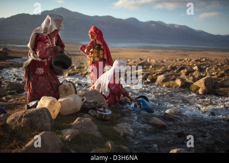 Women fetching water from a stream in the Wakhan Corridor, Badakhshan, Afghanistan Stock Photo