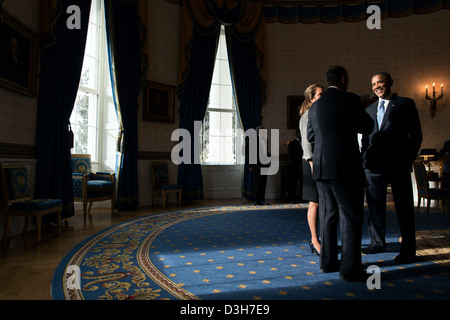 US President Barack Obama talks with House Speaker John Boehner and his wife Debbie Boehner during the Joint Congressional Committee on Inaugural Ceremonies tea in the Blue Room of the White House January 21, 2013 in Washington, DC. Stock Photo