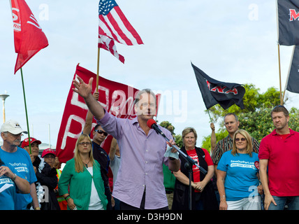 10.03.12 Auckland NZ. New Zealand Labour Party Leader, David Shearer MP addressing demonstrators at the Port of Auckland dispute Stock Photo