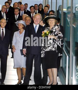 (dpa) - Queen Beatrix of the Netherlands (R) stands next to German President Johannes Rau and his wife Christina Rau (L) during the opening of the Dutch embassy in Berlin, 2 March 2004. The queen is visiting Germany on a two-day trip during which she opened the new building of the Dutch embassy in Berlin. Stock Photo