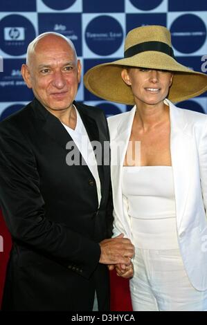 (dpa) - British actor Sir Ben Kingsley smiles on his arrival with his wife Alexandra at the Independent Spirit Awards in Santa Monica, California, USA, 28 February 2004. Stock Photo