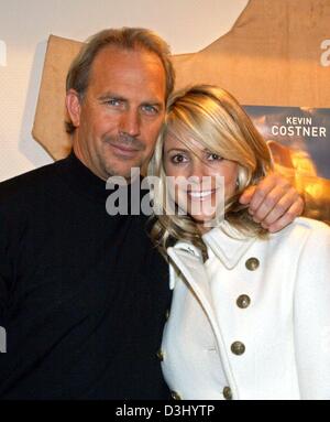 (dpa) - US actor and director Kevin Costner and his fiancee Christine Baumgartner pose and smile shortly before the premiere of Kostner's latest film 'Open Range' in Hamburg, Germany, 23 January 2004. The film will be officially released in Germany on 29 January 2004. 49-year-old Kostner and 29-year-old Baumgartner are planning to get married in autumn 2004. Stock Photo