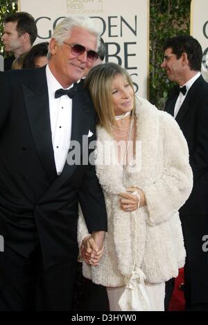 (dpa) - US Hollywood star Barbra Streisand and her husband US actor James Brolin pose and smile on their arrival at the Golden Globe Awards in Beverly Hills, USA, 25 January 2004. Stock Photo