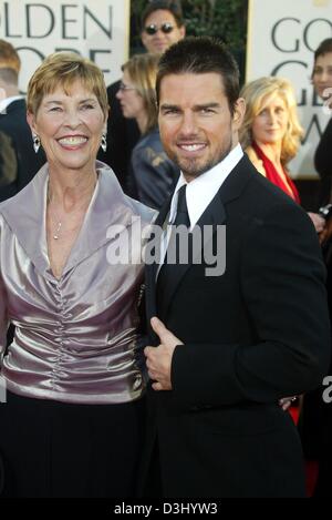 (dpa) - US actor Tom Cruise and his mother smile on their arrival at the  Golden Globes Awards in Beverly Hills, USA, 25 January 2004. Stock Photo