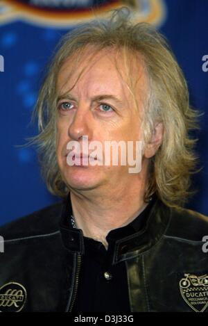 (dpa) - Brad Whitford, guitarist of the US rock group Aerosmith, attends a press conference  on the occasion of the pregame show at the 38th Superbowl in Houston, Texas, USA, 30 January 2004. Stock Photo