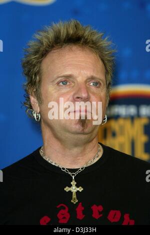 (dpa) - Joey Kramer, drummer of the US rock group Aerosmith, attends a press conference  on the occasion of the pregame show at the 38th Superbowl in Houston, Texas, USA, 30 January 2004. Stock Photo