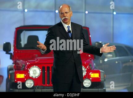 (dpa) - Chrysler group President and CEO Dieter Zetsche gestures as he presents new Chrysler products during the press preview days of the North American International Auto Show (NAIAS) in Detroit, USA, 6 January 2004. Chrysler, the North American subsidiary of DaimlerChrysler, in Detroit unveiled a convertible version of its once-popular PT Cruiser and its sporty but elegant 2005  Stock Photo