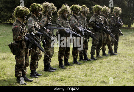 (dpa file) - A group of conscripts of the armoured infantry division of ...