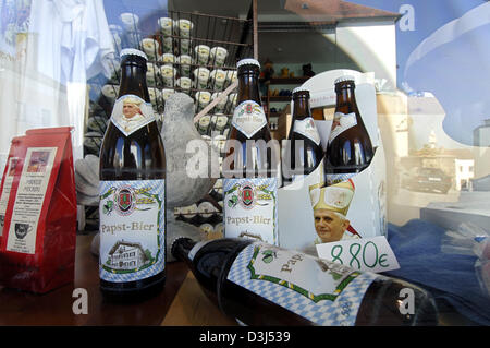 (dpa) - Pope beer is offered in a shop window in Marktl am Inn, Germany, 25 May 2005. Current Pope Benedict XVI., Joseph Ratzinger, was born here 16 April 1927. Stock Photo