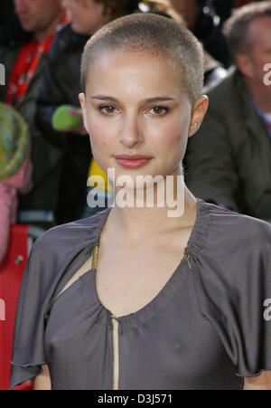 (dpa) - US-Actress Natalie Portman stands on the red carpet in front of the theater at the Potsdamer square during the Germany premiere of the film 'Star Wars III - Revenge Of The Sith' in Berlin, Germany, 17 May 2005. She plays the character of Princess Padme in the film. The film will come to theaters at 19 May 2005. Stock Photo