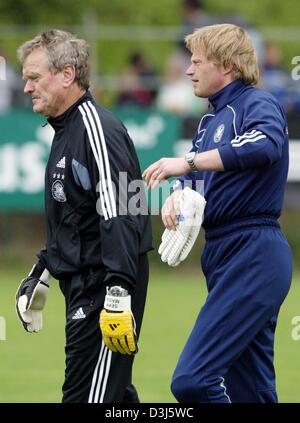 (dpa) - Oliver Kahn (R), the goalkeeper of the German national soccer team, and goalkeeper coach Sepp Maier arrive for a training session on the soccer pitch in Winden, southern Germany, 1 June 2004. The German team is currently preparing for the upcoming European Soccer Championships in Portugal which will be held from 12 June until 4 July 2004. Germany will play Switzerland in a  Stock Photo