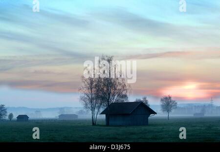 (dpa) - The rising sun paints the sky pink on a misty morning in Bad Woerishofen, Germany, 27 April 2004. Stock Photo