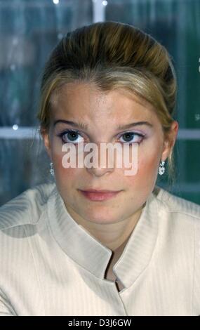 (dpa) - Athina Onassis (R), granddaughter of late Greek billionaire Aristoteles Onassis, attends the 'AUDI Opening Night' on the eve of the 75th show jumping and dressage derby in Hamburg, Germany, 19 May 2004. The derby takes place from 20 to 23 May. Stock Photo