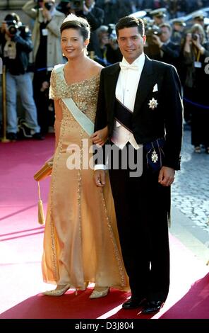 (dpa) - On the eve of the wedding of Crown Prince Frederik of Denmark and Mary Donaldson, Princess Alexia of Greece and her husband Carlos Morales arrive for a gala at the Royal Theatre in Copenhagen, Denmark, 13 May 2004. Stock Photo