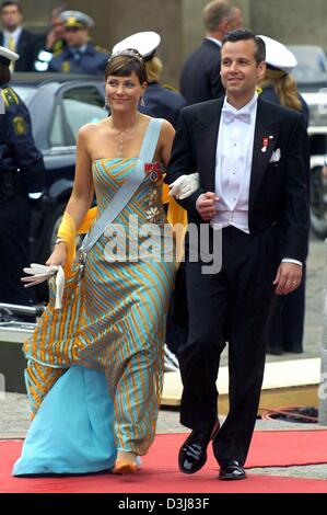 (dpa) - Princess Maertha-Louise of Norway (L) and her husband  Ari Behn smile on their arrival to the wedding of Danish crown prince Frederik and Mary Donaldson at the cathedral in Copenhagen, Denmark, Friday, 14 May 2004. Members of all European royal dynasties were among the 800 invited guests who attended the wedding. Stock Photo