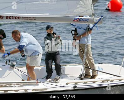 (dpa) - Mary Donaldson (C), fiancee of  Crown prince Frederik of Denmark, smiles and gestures as she sails with her crew during a sailing regatta in the harbour of Copenhagen, Denmark, 9 May 2004. Mary and Frederik were competing with each other in a sailing regatta which was eventually won by Mary. Stock Photo