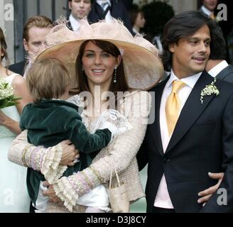 (dpa) - Actress and top model Elizabeth Hurley arrives with her boyfriend Arun Nayer and her son Damian on her arms for the wedding of Sven Ley, heir of fashion giant Escada, and his bride, British investment banker Zoe Appleyard, at the cathedral in Salzburg, Austria, 8 May 2004. Hurley is their maid of honour. Stock Photo