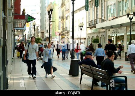 (dpa) - People stroll through the downtown area of Las Palmas, the capital of the atlantic island of Gran Canaria, Spain, 25 April 2004. Compared to the previous year fewer tourists were registered on the island in the spring of 2004. A reason for tourists staying off the Canary island could be renewed threats by Spanish terrorist group ETA which also targets installations in the t Stock Photo