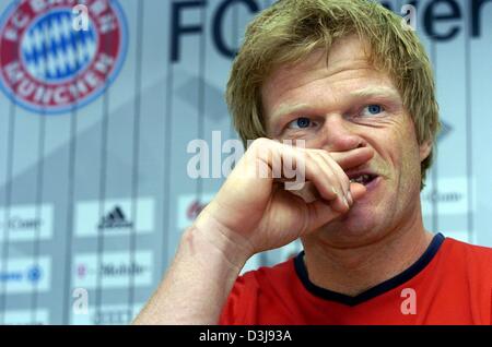 (dpa) - Bayern Munich's goalkeeper  Oliver Kahn rubs his nose during a press conference after the training in Munich, Germany, 23 April 2004.  Kahn commented on the further prospects of his team to win the ongoing championship. The team prepares for a local derby against TSV 1860 Munich on Sunday, 25 April 2004. Stock Photo