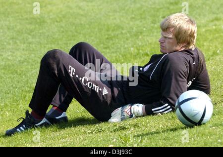 (dpa) -  Bayern Munich's goalkeeper  Oliver Kahn leans back and rests on the pitch  during training in Munich, Germany, 23 April 2004. The team prepares for a local derby against TSV 1860 Munich on Sunday, 25 April 2004. Stock Photo