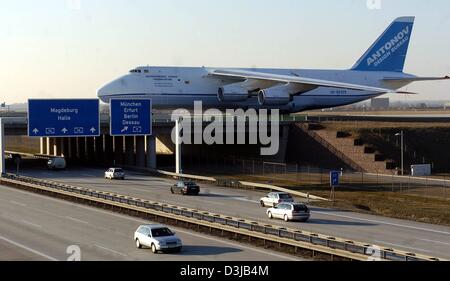 (dpa) - A 'Antonov 124' moves slowly across a bridge at the Leipzig/Halle airport in Schkeuditz, Germany, 5 March 2004. The airport has been providing the capabilities for long distance connections and heavy load cargo planes since the initial operation of the 3,6 kilometres long runway. Cargo planes of the type 'Antonov 124' and 'Boeing 747' have repeatedly used the airport for wo Stock Photo