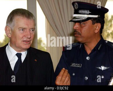 (dpa) - Otto Schily (L), German Minister of the Interior, talks to  Saad bin Jassim Al Khulaifi (L), Head of Qatar's interior security, in Doha, Qatar, 13 February 2005. Schily signed a security agreement and caught up on the training of Iraqi police officers by German Federal police in the United Arab Emirates (UAE) during his three-day visit to Qatar, Bahrain and the UAE.