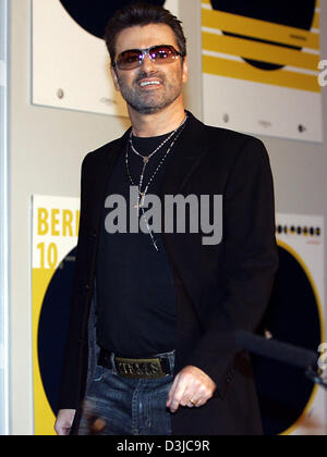 (dpa) - British pop singer George Michael wears a pair of sunglasses as he introduces the film 'George Michael: A Different Story', a documentary about his life, at the Berlinale Filmfestival in Berlin, Germany, 16 February 2005. 21 films are in competition to win the golden and silver bears, the award of the Berlinale Filmfestival. Stock Photo