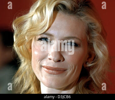 (dpa) - Australian actress Cate Blanchett smiles as she arrives for the presentation of her new movie 'The Life Aquatic with Steve Zissou' at the Berlinale Filmfestival in Berlin, Germany, 16 February 2005. Stock Photo