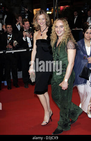 (dpa) - Model Eva Herzigova and designer John Galliano at the premiere of the film 'Sin City' at the International Film Festival 2005 in Cannes, France, 18 May 2005. Stock Photo