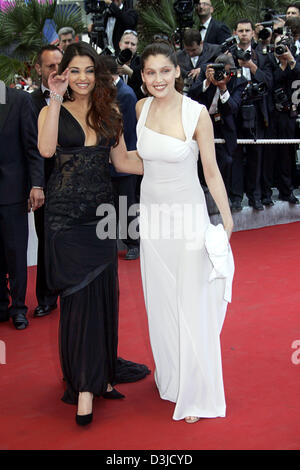 (dpa) - Indian actress Aishwarya Rai (L) and Corsican model Laetitia Casta arrive for the 58th International Film Festival in Cannes, France, 11 May 2005. Stock Photo
