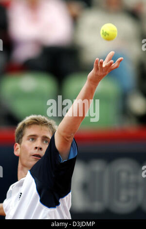 (dpa) - German tennis pro Florian Mayer serves a ball during his first round match against Croatian Mario Ancic at the Tennis Masters in Hamburg, Germany, 9 May 2005. Mayer lost the match 1-6 and 2-6. Stock Photo