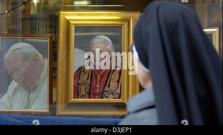 (dpa) - A nun looks at a picture of the newly elected Pope Benedict XVI (R) and his predecessor, the late Pope John Paul II, in a shopping window in Rome, Italy, Thursday, 21 April 2005. The conclave elected the German cardinal Joseph Ratzinger as pope on Tuesday evening, 19 April 2005. Stock Photo