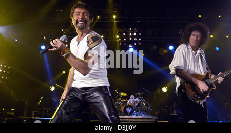 (dpa) - British rock singers Paul Rodgers (L) and Brian May perform during their concert at Olympiahalle in Munich, Germany, 14 April 2005. The British pop band Queen and Paul Rodgers performed together for the first time in Germany since the early death of former Queen front man Freddie Mercury. The subsequent in-door concerts in Germany are already sold out. An additional open-ai Stock Photo