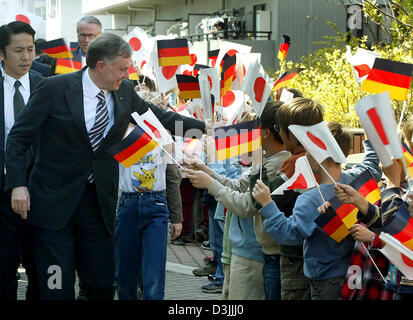 (dpa) - German President Horst Koehler is greeted with German and Japanese flags by pupils of the German school in Yokohama, Japan, 5 April 2005. Koehler is on a four-day-visit to Japan. Stock Photo