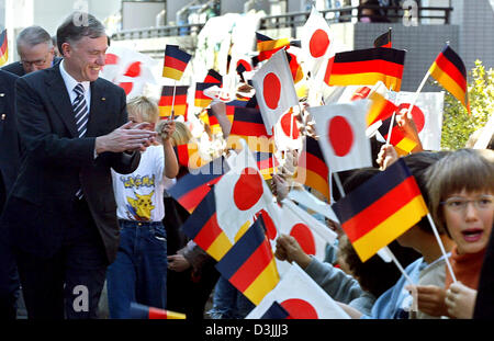 (dpa) - German President Horst Koehler is greeted with German and Japanese flags by pupils of the German school in Yokohama, Japan, 5 April 2005. Koehler is on a four-day-visit to Japan. Stock Photo