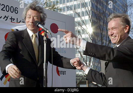 (dpa) - German Federal President Horst Koehler (R) and the Japanese Prime Minister Junichiro Koizumi at the opening ceremony for the German Year in Tokyo, Japan, 04 April 2005. The German Head of State stays for four days in Japan. Stock Photo