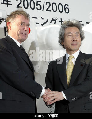 (dpa) - German Federal President Horst Koehler (L) and the Japanese Prime Minister Junichiro Koizumi shake hands during the opening ceremony for the German Year in Tokyo, Japan, 04 April 2005. The German Head of State stays for four days in Japan. Stock Photo