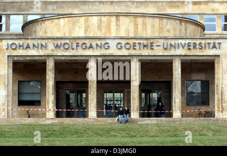 (dpa) - A view across the lawn toward the front entrance of the Poelzig building, the main building of Johann Wolfgang Goethe University in Frankfurt, Germany, 01 February 2005. The building was built according to the pans of German architect Hans Poelzig between 1928 and 1931 and originally accommodated the headquarter of the former IG Farben chemicals group. After the Second Worl Stock Photo