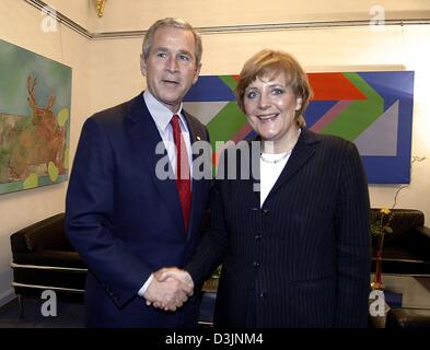 (dpa) - US President George W. Bush shakes hands with Angela Merkel, Chairwoman of the CDU in Mainz, Germany, Wednesday, 23 February 2005. Bush is paying a one-day visit to Germany on his tour through Europe.