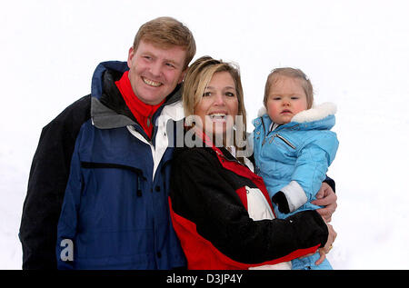 (dpa) -  Crown Prince Willem Alexander of the Netherlands poses together with Crown Princess Maxima and their daughter Princess Catharina-Amalia during a photo opportunity in Lech, Austria, 12 February 2005. The royal family spends their winter vacation in Lech. Stock Photo