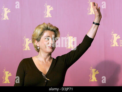 (dpa) - French actress Catherine Deneuve arrives for the presentation of the competition film 'Les Temps qui changent' (Changing Times) during the 55th Berlinale international film festival in Berlin, Germany, 12 February 2005. A total of 21 films compete for the Golden and Silver Bear prizes at the Berlinale. Stock Photo