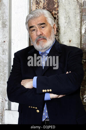 (dpa) - German actor Mario Adorf pictured during the presentation for his new television film 'Vera - Die Frau des Sizilianers' (vera - wife of the Sicilian) in Hamburg, Germany, 8 February 2005. Adorf appeared in many European film productions, including the German films 'The Lost Honor of Katharina Blum', 'The Tin Drum' and 'Rossini'. Stock Photo