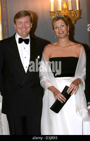 (dpa) - Crown Prince Willem-Alexander and Crown Princess Maxima of the Netherlands smile during the reception for Latvian President Vaira Vike-Freiberga in The Hague, the Netherlands, 18 January 2005. Stock Photo