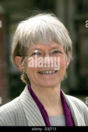 (dpa files) - Bishop Maria Jepsen pictured in Hamburg, Germany, 23 April 2001. Jepsen turns 60 on 19 January 2005. Jepsen celebrates her 60th birthday on 19 January 2005. Jepsen was elected bishop in April 1992 and at age 47 became the world's first female bishop of the Protestant-Lutheran church. Stock Photo