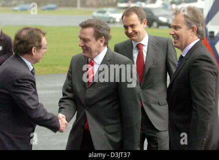 (dpa) - President of Airbus Noel Forgeard (L) welcomes German Chancellor Gerhard Schroeder (2nd from L), British Prime Minister Tony Blair (R) and Spanish Premier Jose Luis Rodriguez Zapatero ahead of the festive unveiling ceremony of the new Airbus A380 superjumbo at the production site in Toulouse, France, Tuesday, 18 January 2005. Chancellor Schroeder and his European counterpar Stock Photo