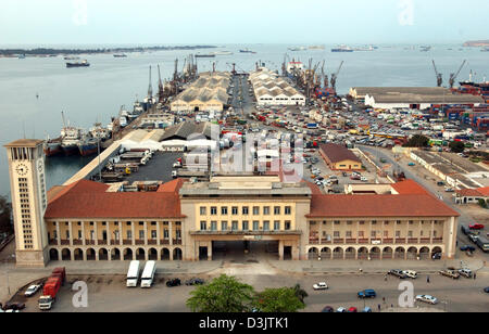 (dpa) - View onto the port of Luanda, capital of Angola from the hotel 'Presidente Meridien'. Photo taken on 06 September 2005 Stock Photo