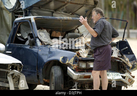 dpa) - A woman tries to find some clothes that fit her in a large